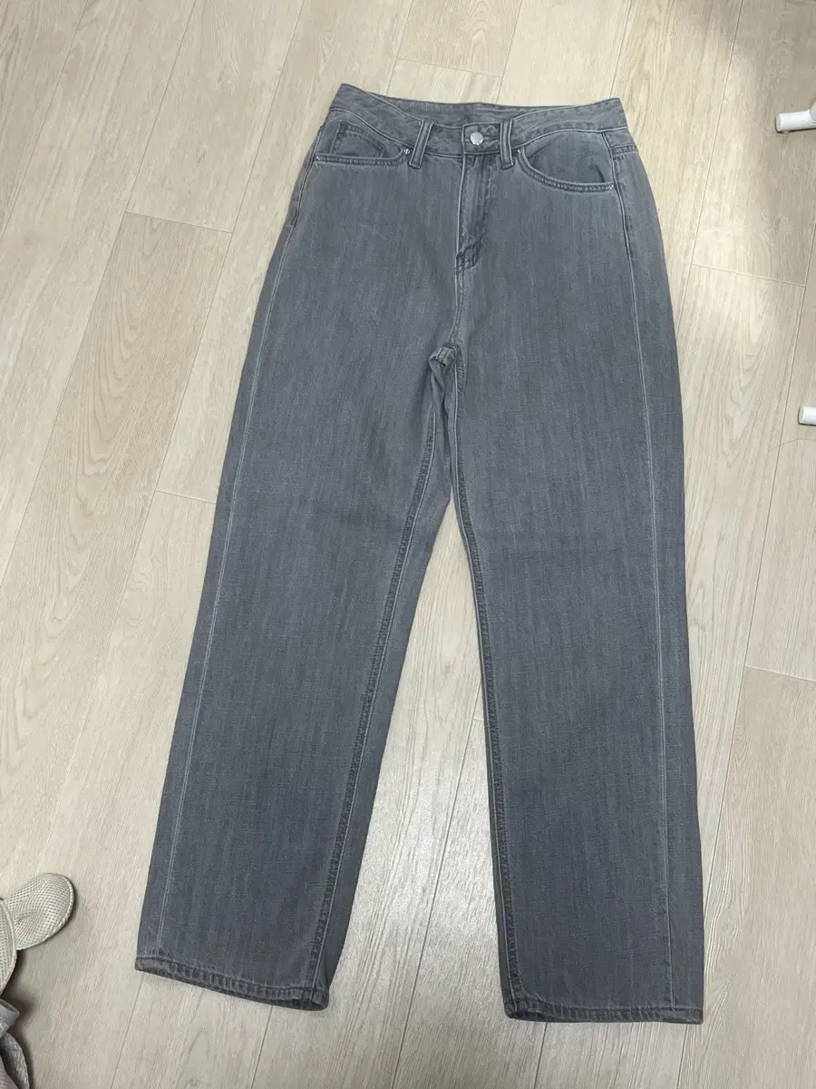 스파오 데일리지 쿨 스트레이트진 그레이 67