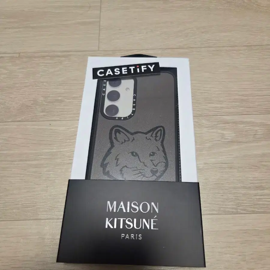 Galaxy 25 + Casetify Maison Kitsune Case on Bunjang Global Site.