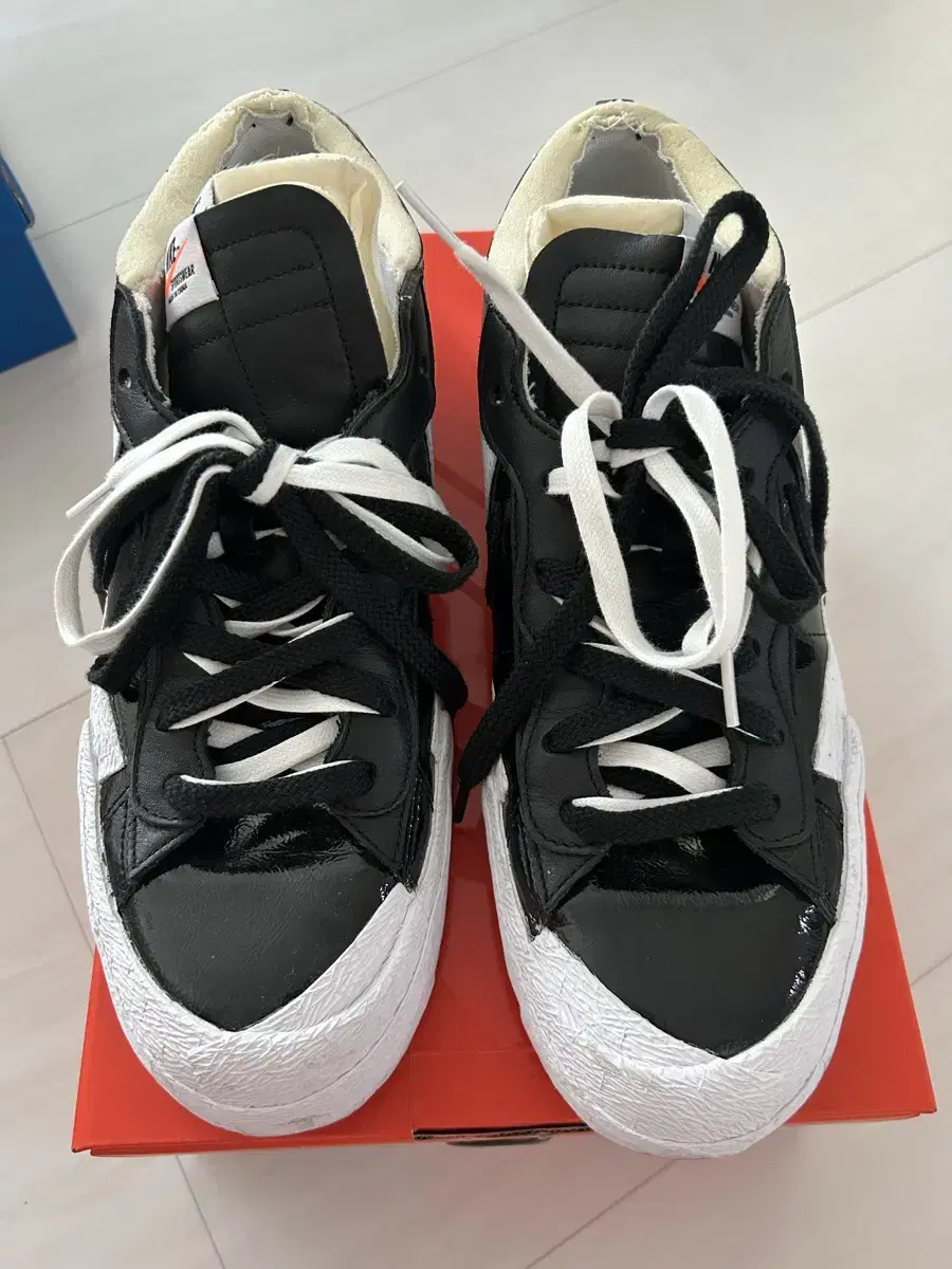 나이키 x 사카이 블레이저 로우 블랙 페이턴트 레더 290mm
