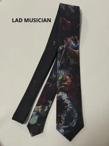 lad musician 넥타이