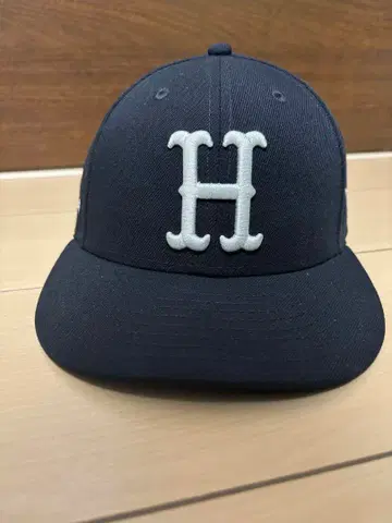 하프 캡(NEWERA와의 콜라보) 사이즈 57.7cm