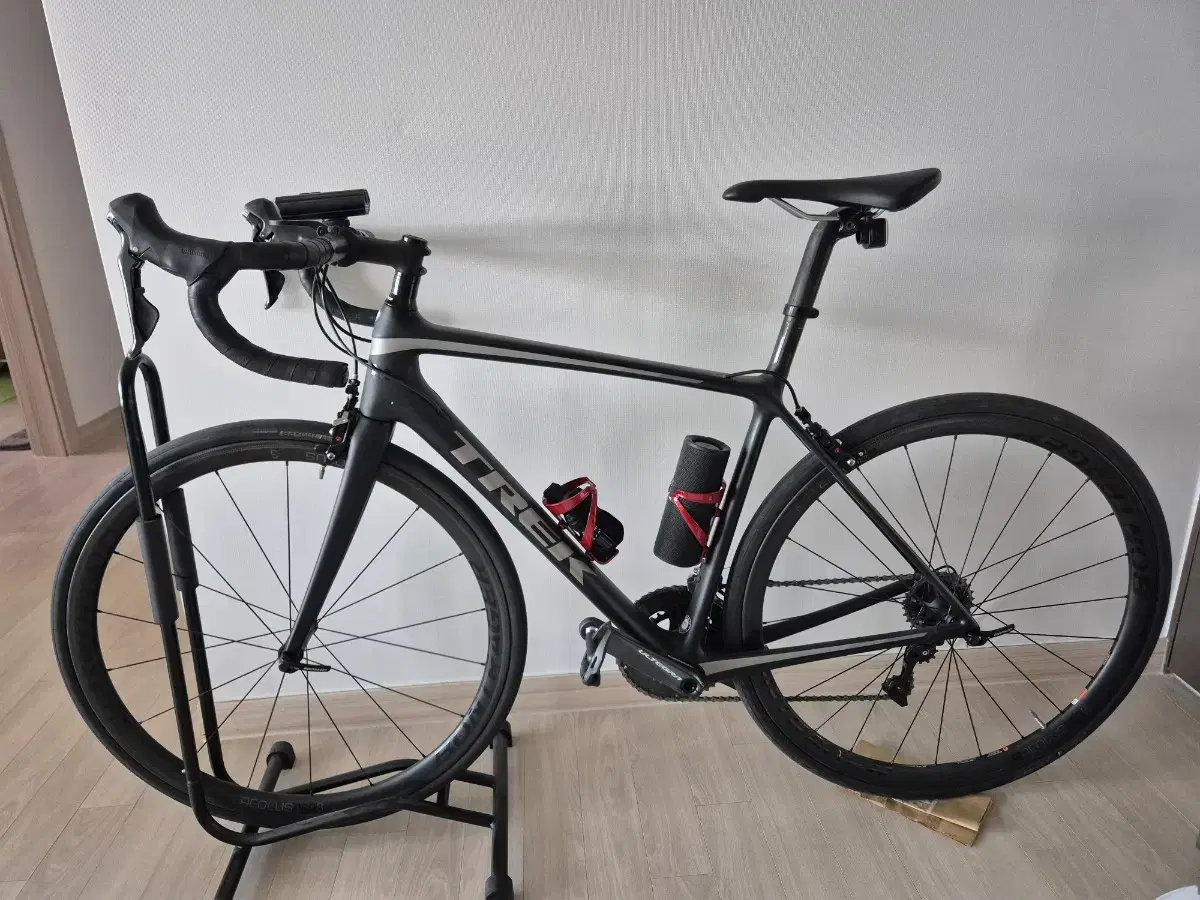 Size 54 TREK SL6 Full Ultegra Road Bike