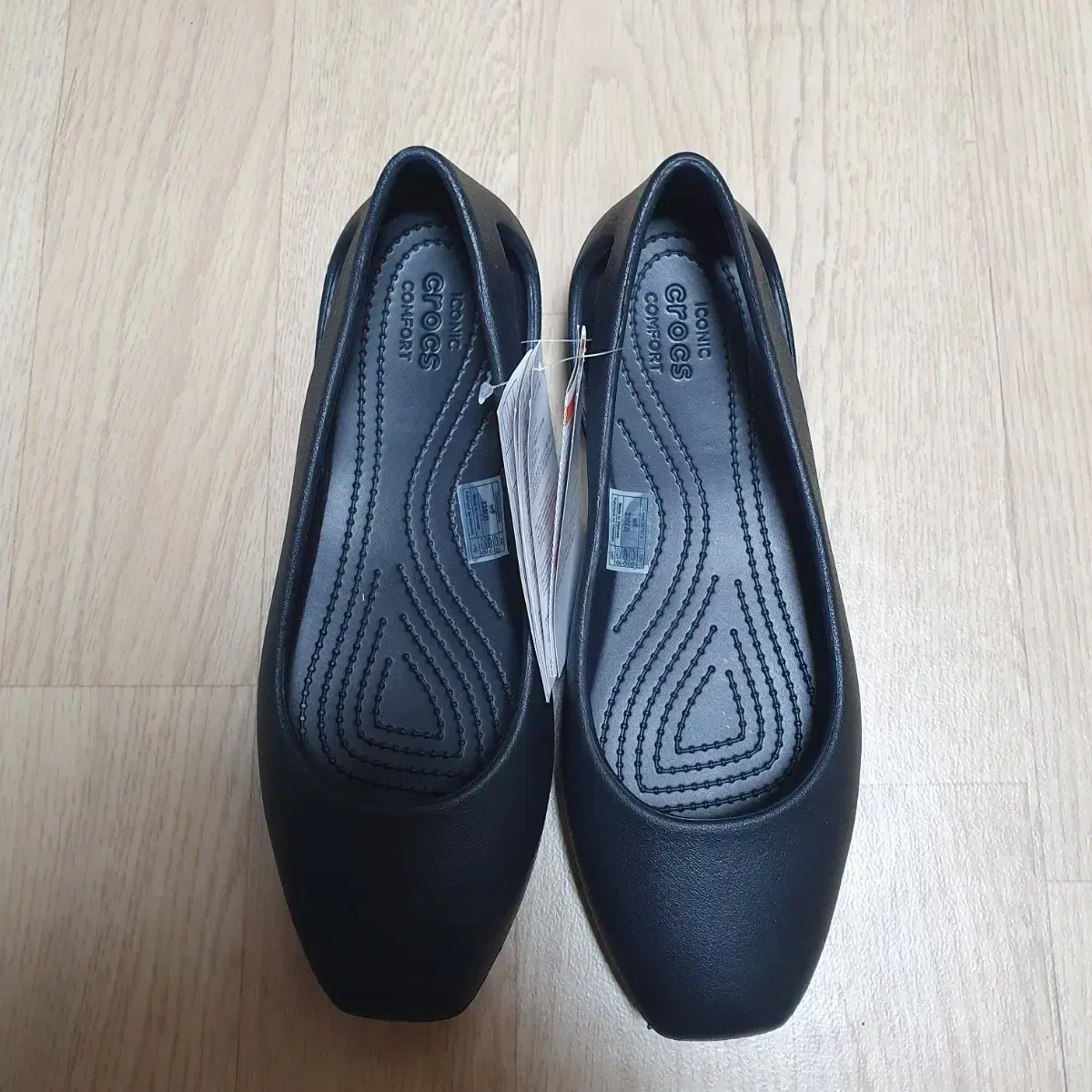 Crocs Sloane Flat Black w6 Size 230
