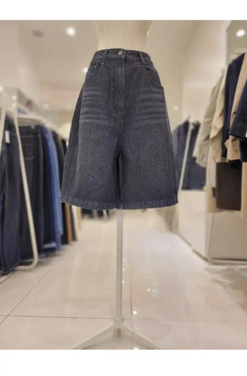 Studio Tomboy Wide Fit Denim Half Pants