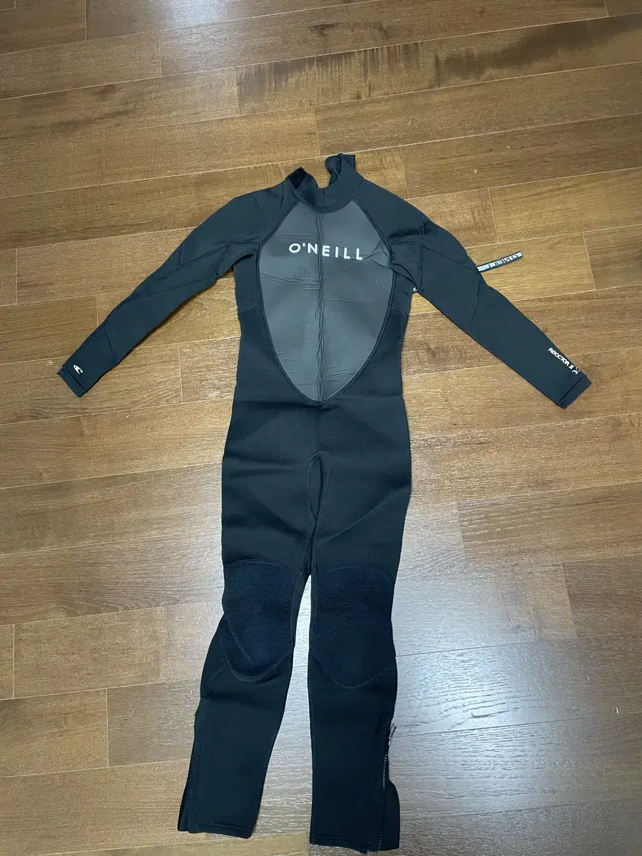 This is an O'neill 3/2mm wetsuit (size 10, for elementary school children).