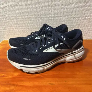 브룩스 러닝화 네이비 23cm