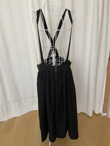 nest robe 블랙 서스펜더가 달린 롱 스커트