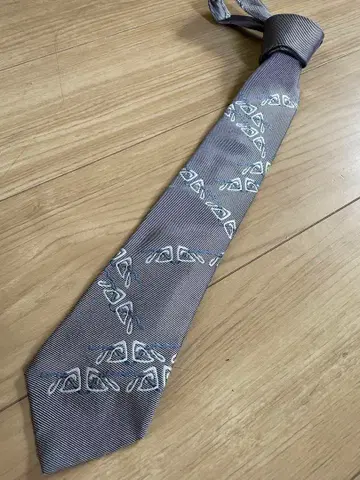 도미닉 프랑스 쓰리 크라운 넥타이