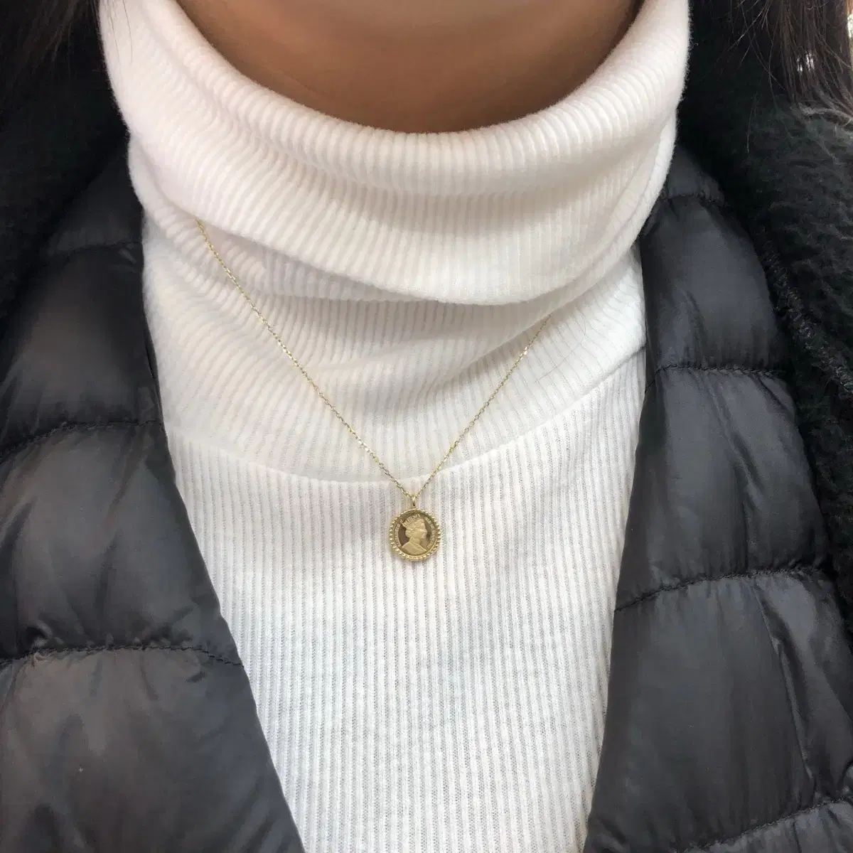 14k Elizabeth Coin Necklace Yellow Gold #금목걸이,#코인목걸이,#골든듀,#14k목걸이,#18k목걸이  on Bunjang Global Site.
