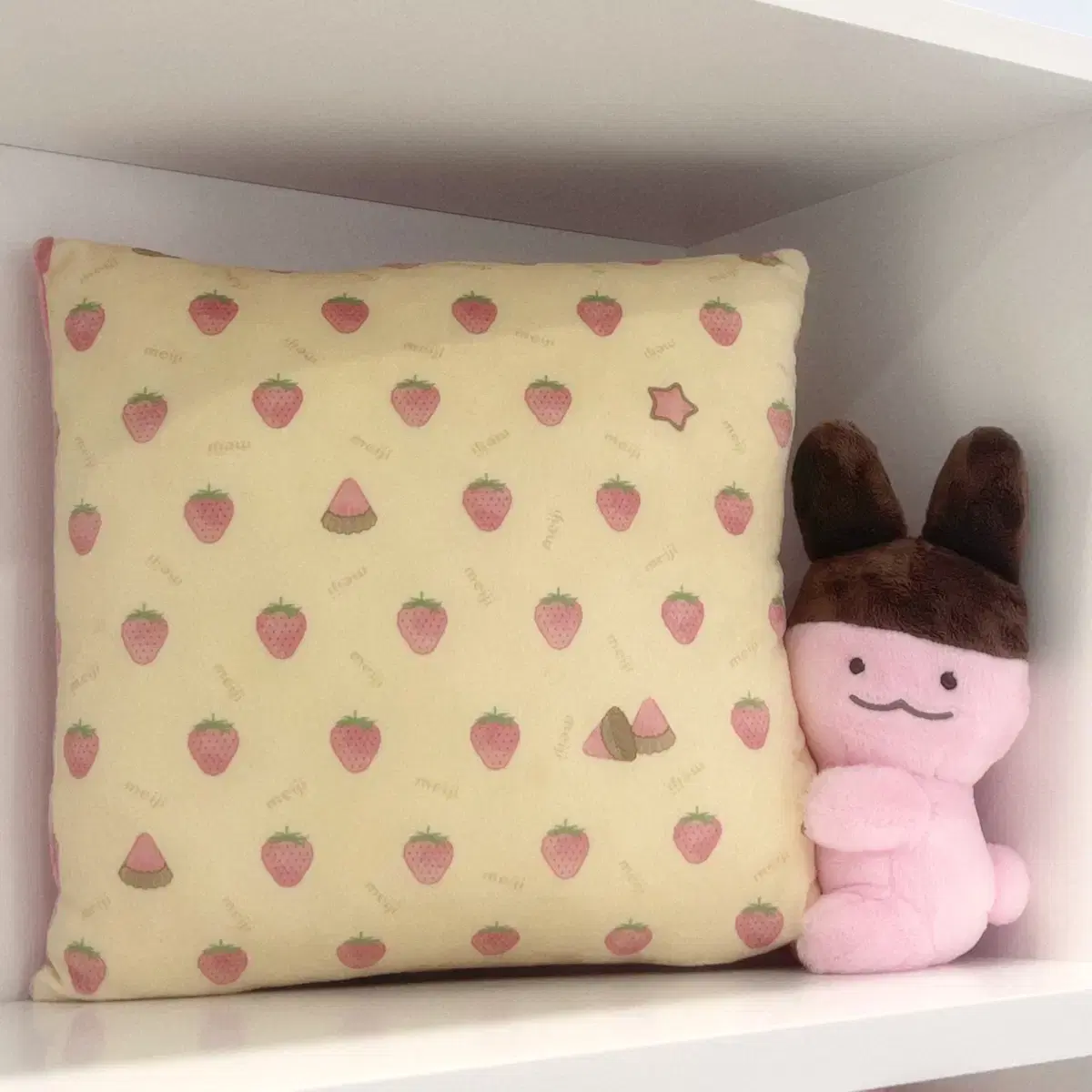 Meiji Strawberry Chocolate Rabbit Doll Saneukseu