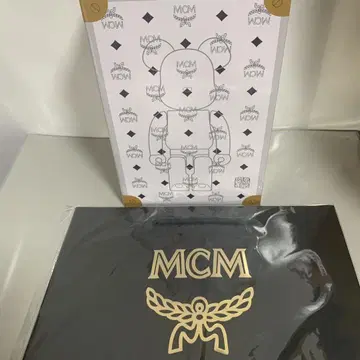 베어브릭 엠씨엠 화이트 크롬 100% 400%