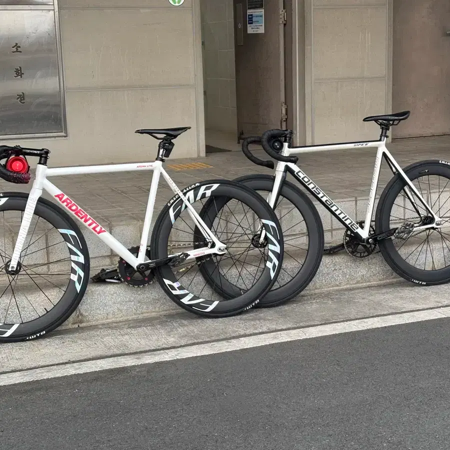 ardently ピスト完成車 Ardently fixed gear bicycle on Bunjang Global Site.