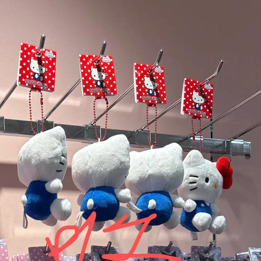 G-DRAGON | 지드래곤 In stock) G-dragon hellokitty key doll sell on