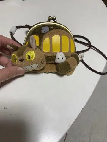 토토로 버스 정류장 디자인 파우치 스트랩 포함