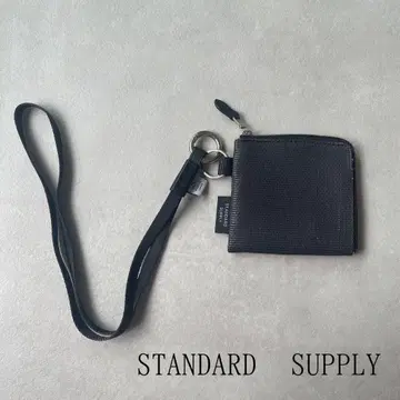 스트랩이 달린 지퍼 지갑 스탠다드 STANDARDSUPPLY