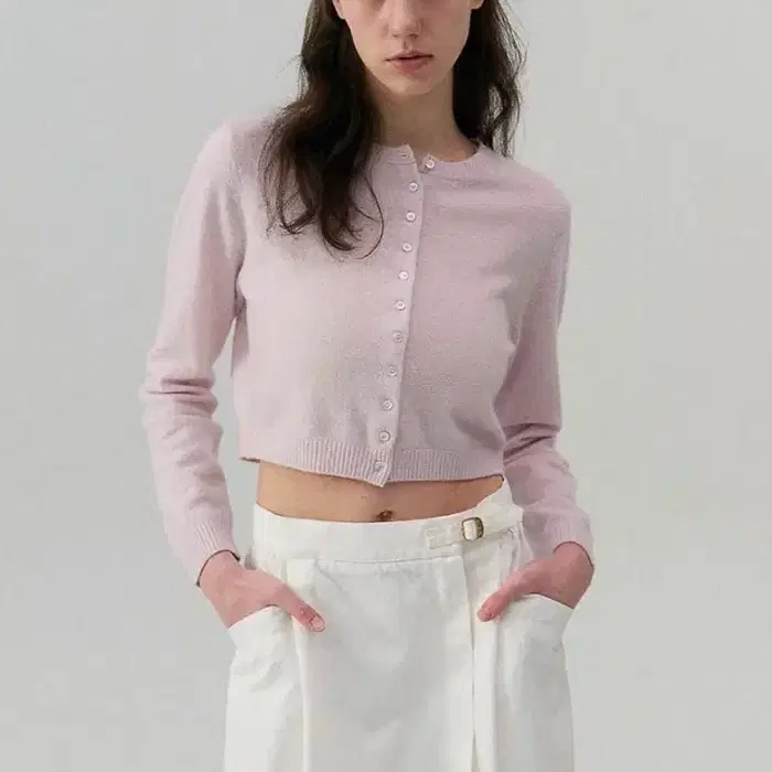 The Barnnet Cardigan on Bunjang Global Site. The Barnnet Cardigan on Bunjang Global Site.