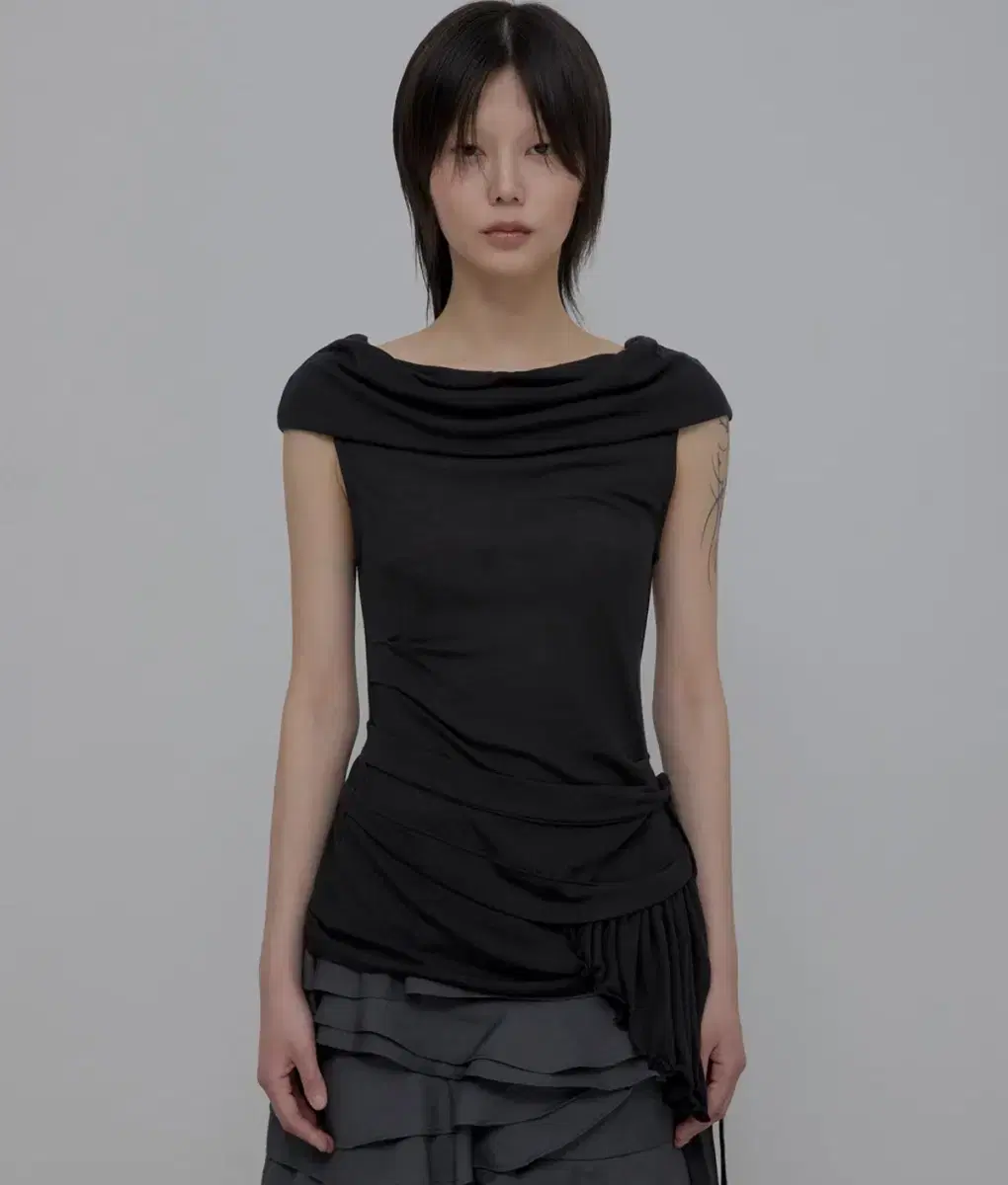 Faye Frill Sleeveless (FL-161_Black)