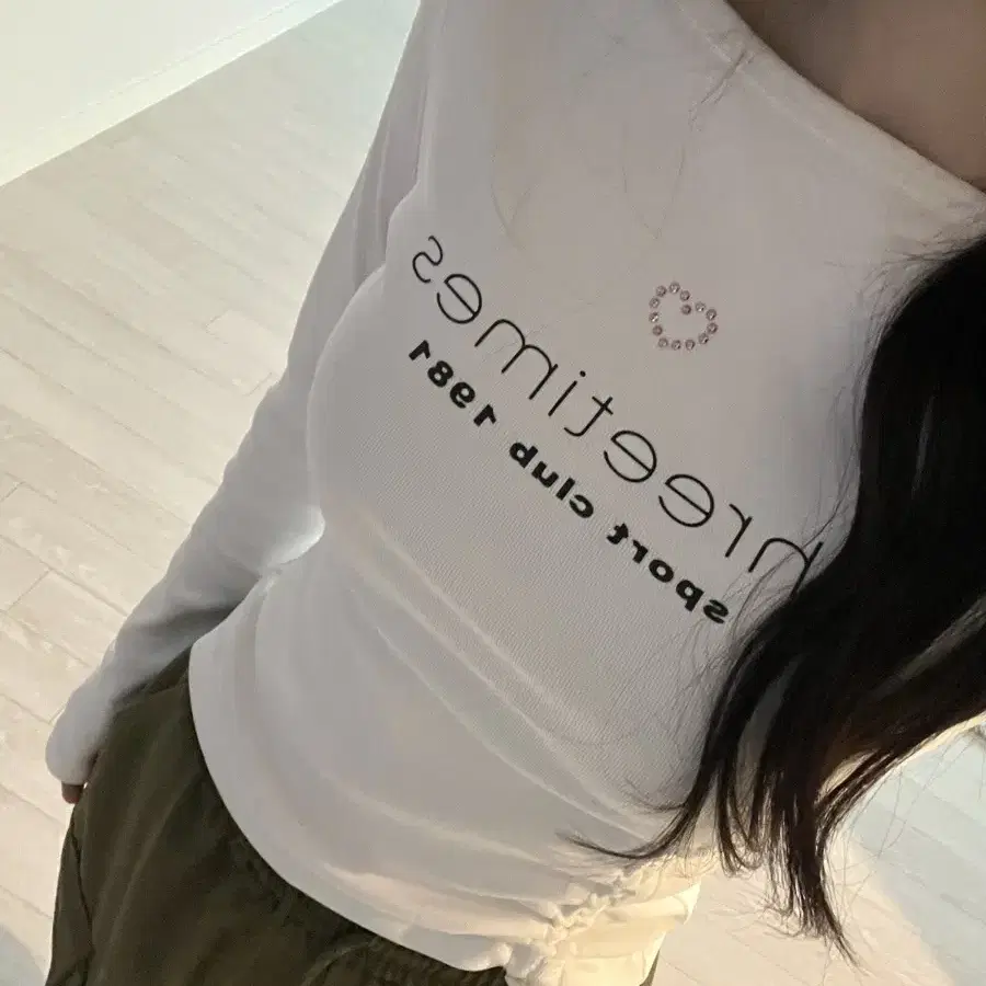 [threetimes]★One-shoulder button tee 4色★韓国人気★ トップス ワンショルダー threetimes(スリータイムズ) - 海外