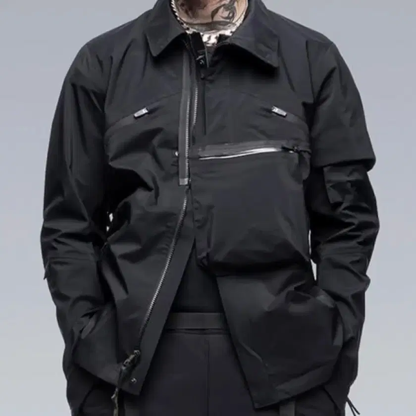 ACRONYM j1a-gtkr-bkm Mサイズ　美品 ACRONYM j1a-gtkr-bkm Mサイズ 美品 急な天候の変化にも役立つ