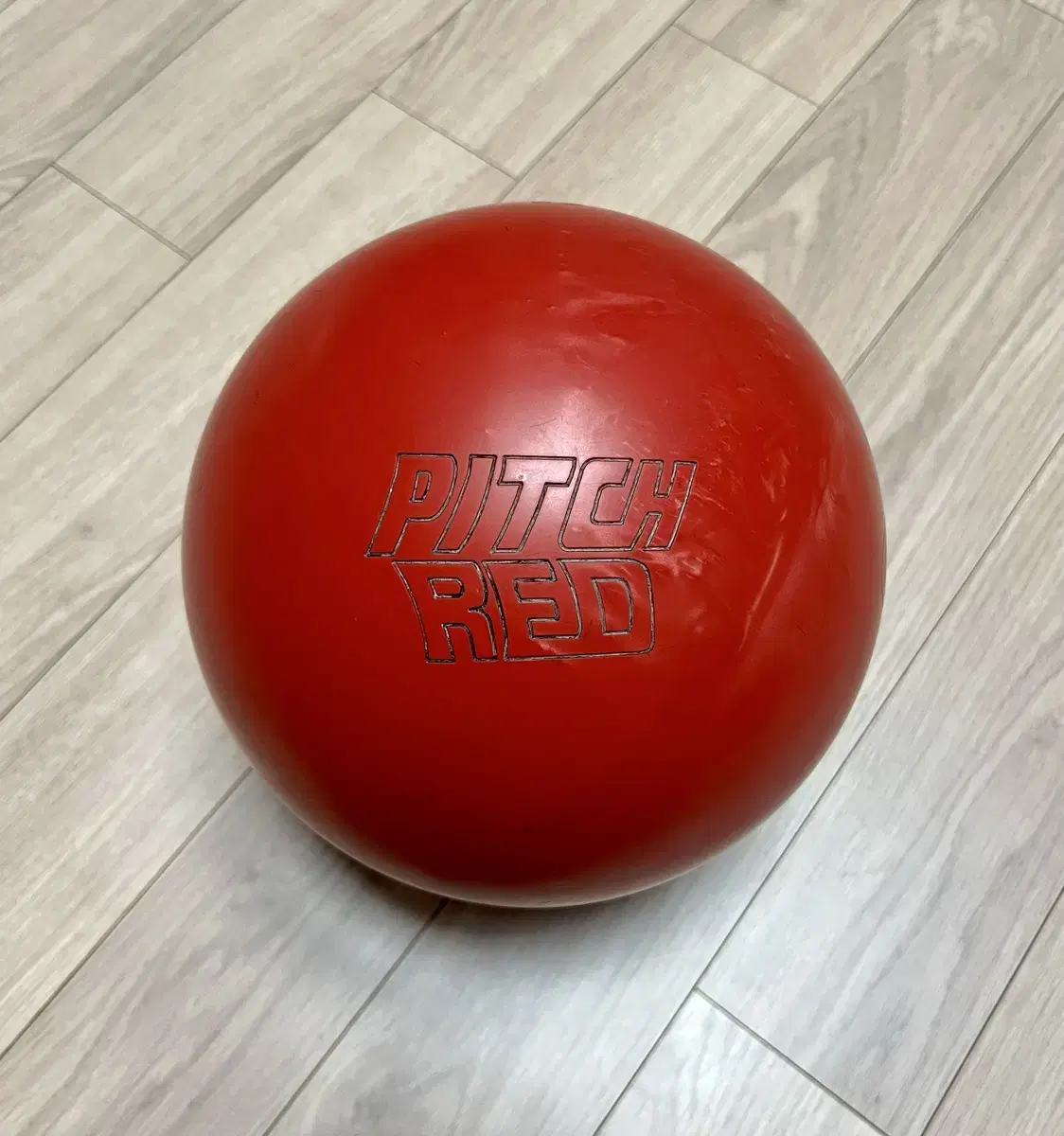 Used Bowling Ball) Storm Pitch Red Urethane 16p Thumb-less Drilling