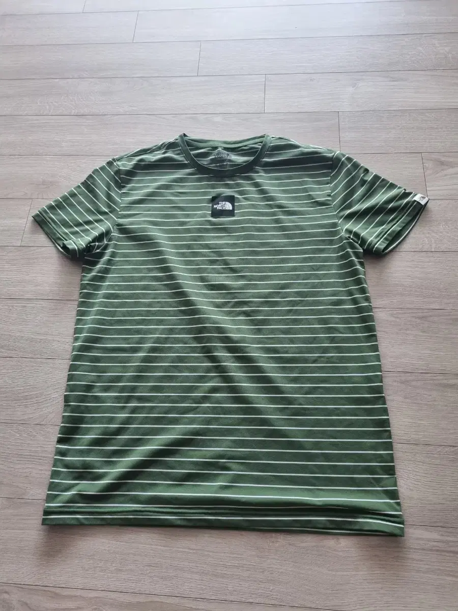 The North Face Women's Short Sleeve T-shirt, size 90