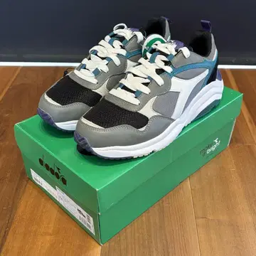 미사용 새상품 디아도라 diadora WHIZZ RUN 174340B