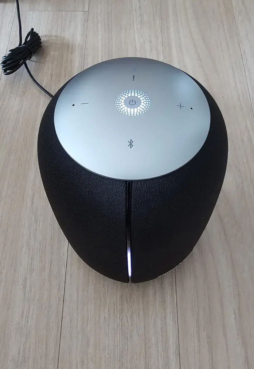 (Like New) (Genuine) GIGA Genie 2 (Harman Kardon Bluetooth Speaker)