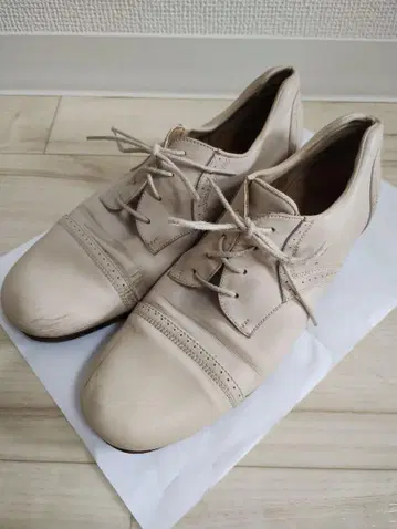 DRIES VAN NOTTEN 베이지 가죽 윙팁 신발 36