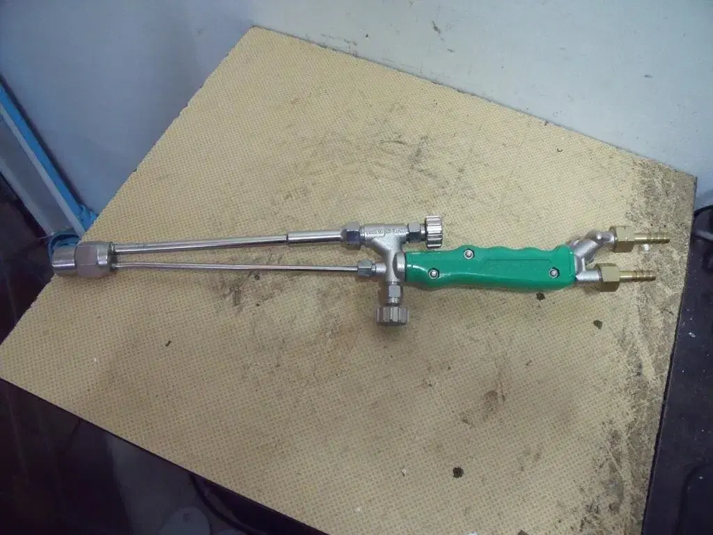 Oxygen welding torch holder