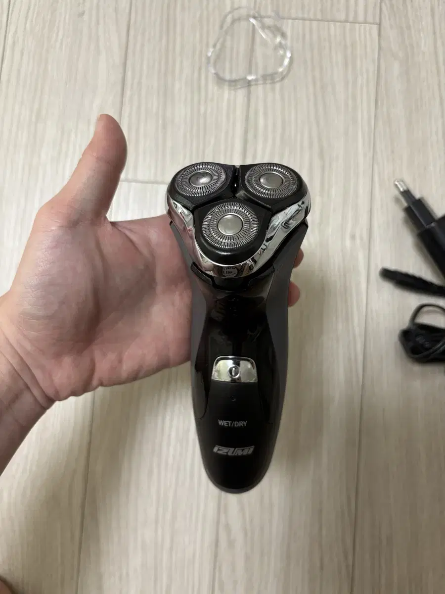 Izumi Electric Shaver