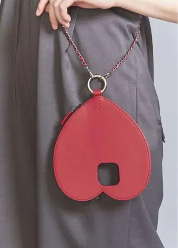 <ajew>dress HEART 체인 스트랩 iPhone15pro 케이스