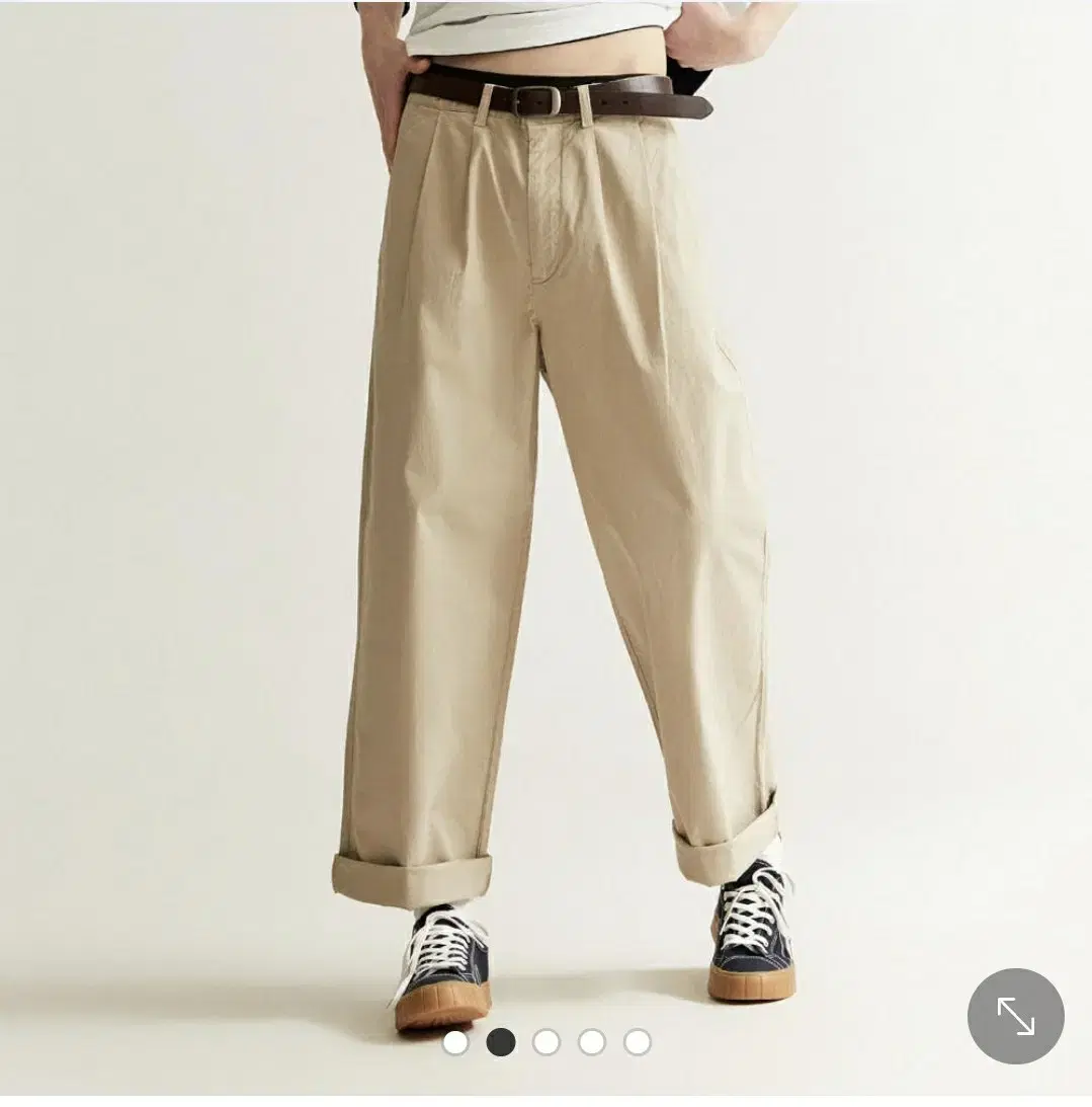 New Who.a.u Pintuck Wide Chino 30-32