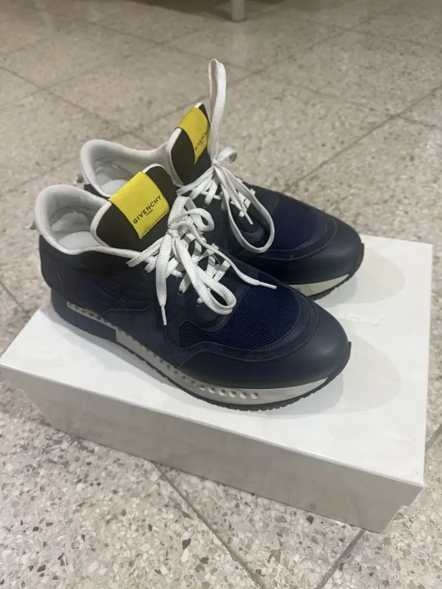 지방시 운동화