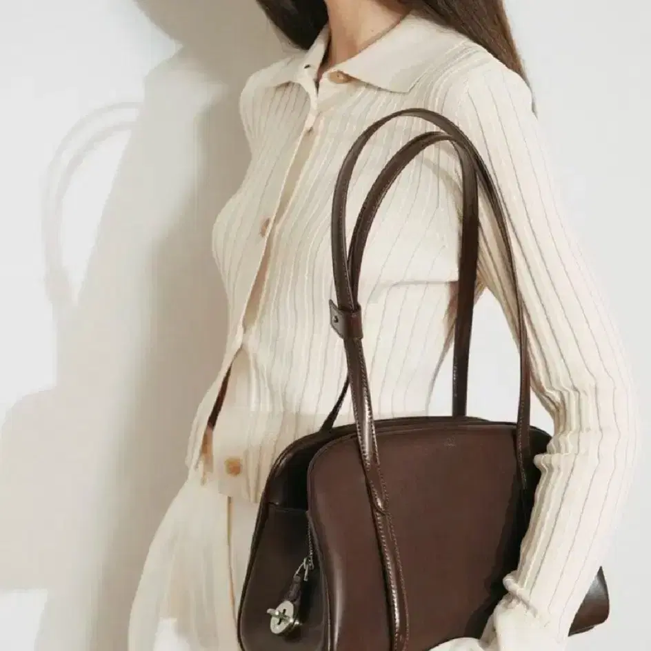 【monde monde】Moment medium shoulder☆韓国 人気☆バッグ monde monde(モンドゥモンドゥ)のレディース バッグ・カバン
