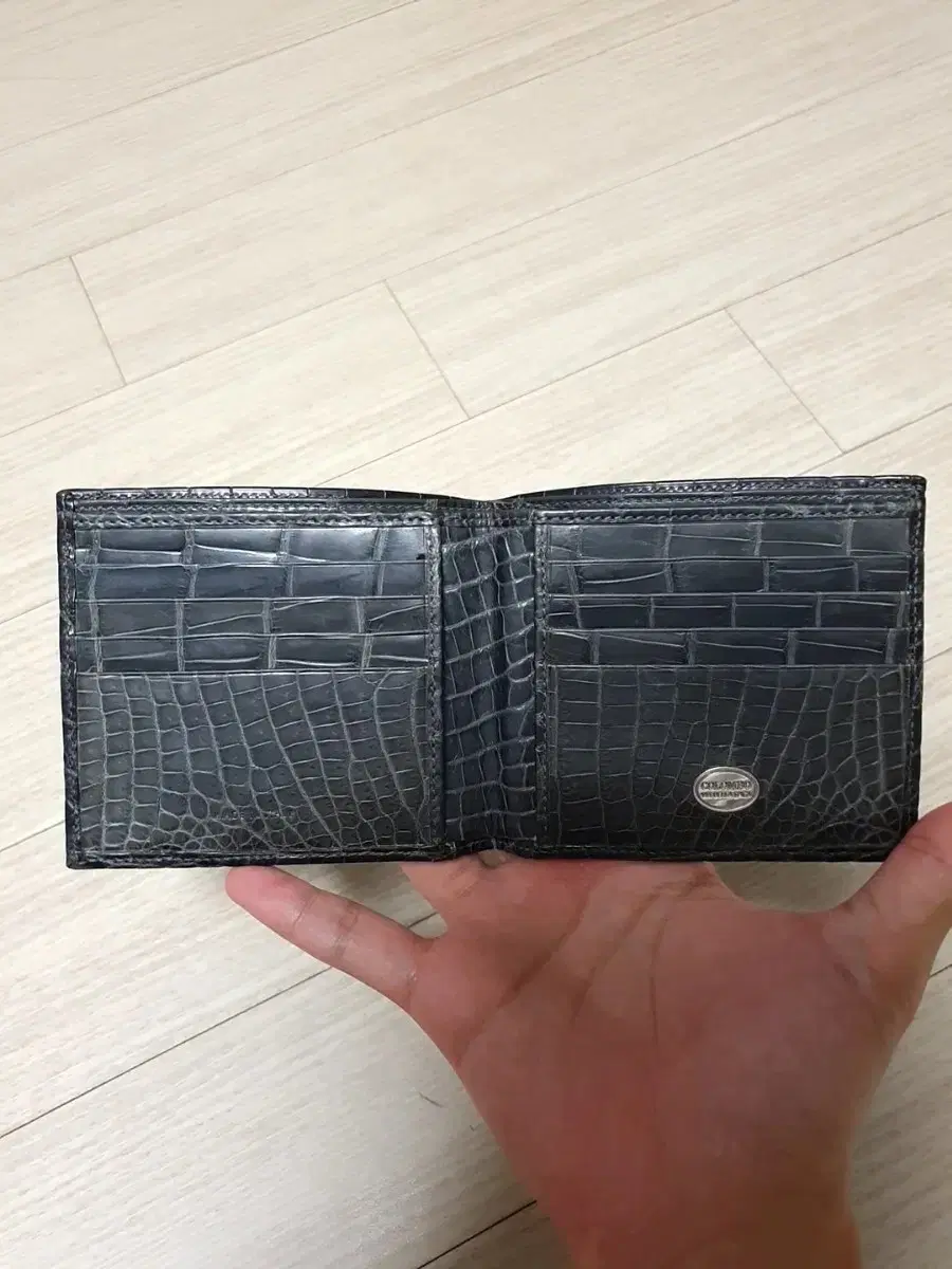 Colombo Wani Alligator Bifold Wallet