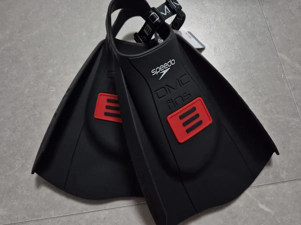 Unused DMC Speedo Elite Max m Fins