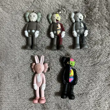 kaws tokyo first 키링
