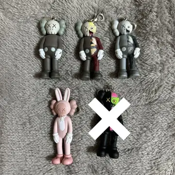 kaws tokyo first 키링