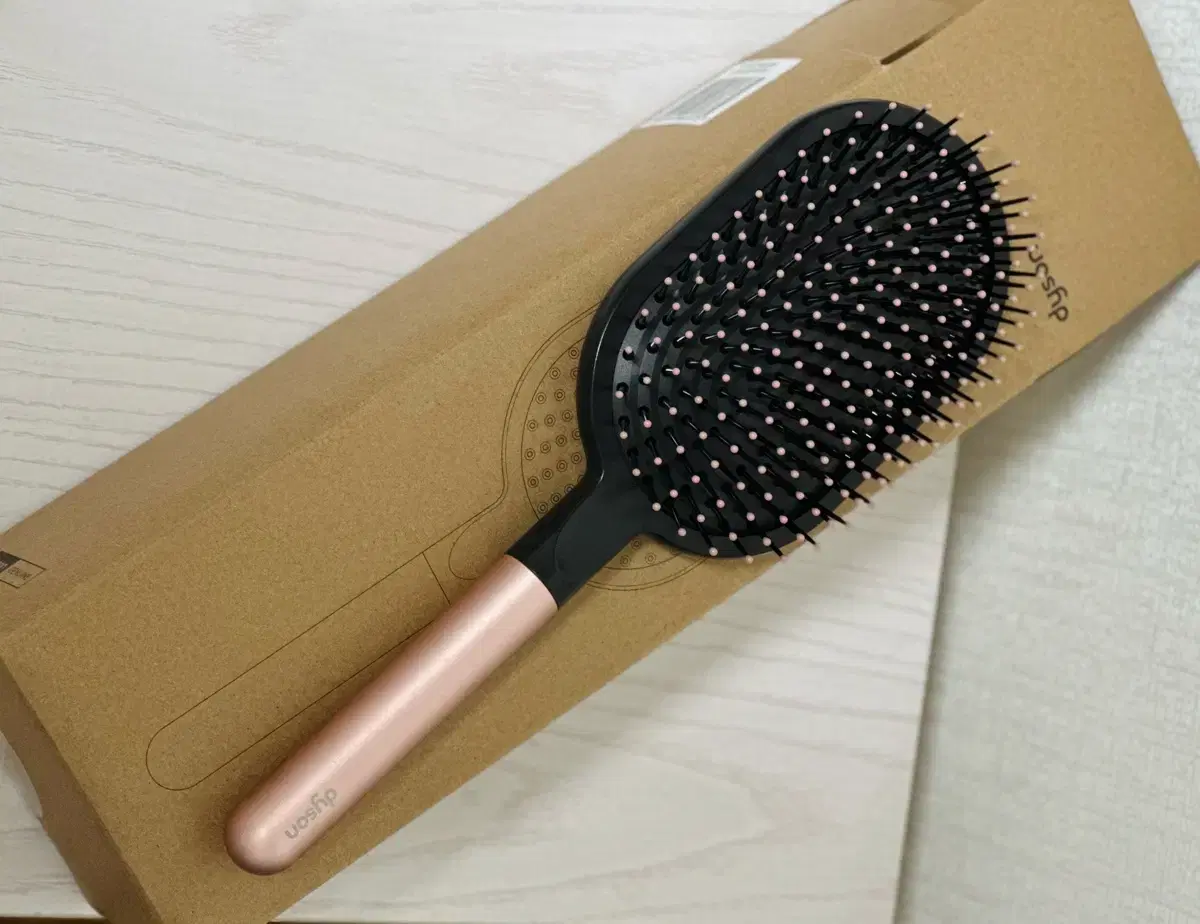 New Item !! Dyson Paddle Brush