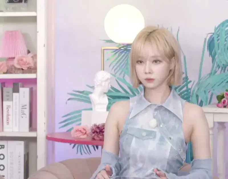 yuse 유즈 홀터넥데님원피스 라이트블루색