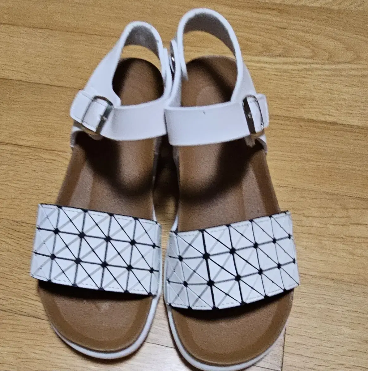 Square sandals