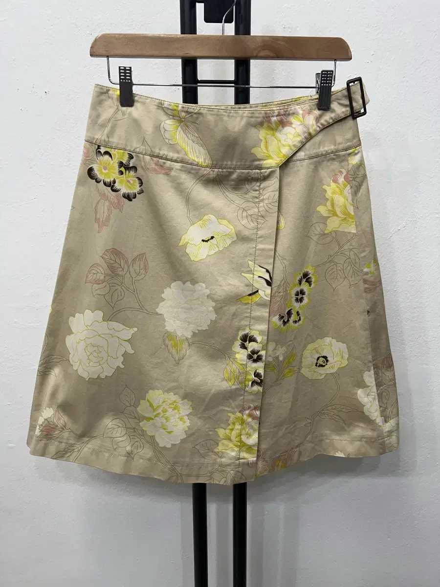 Authentic) Maxmara Women's Skirt Size 38