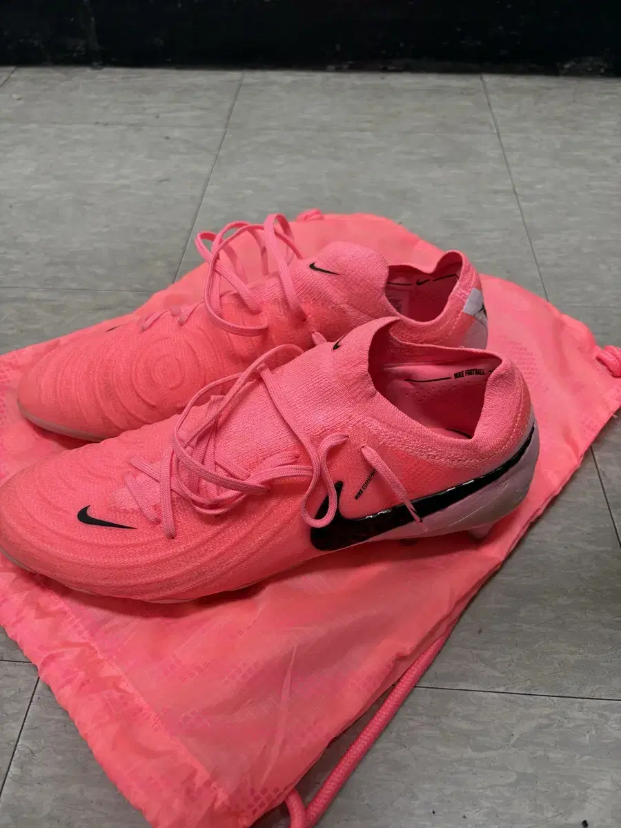 (Like New) Quick Sale Nike Phantom GX II Elite 280
