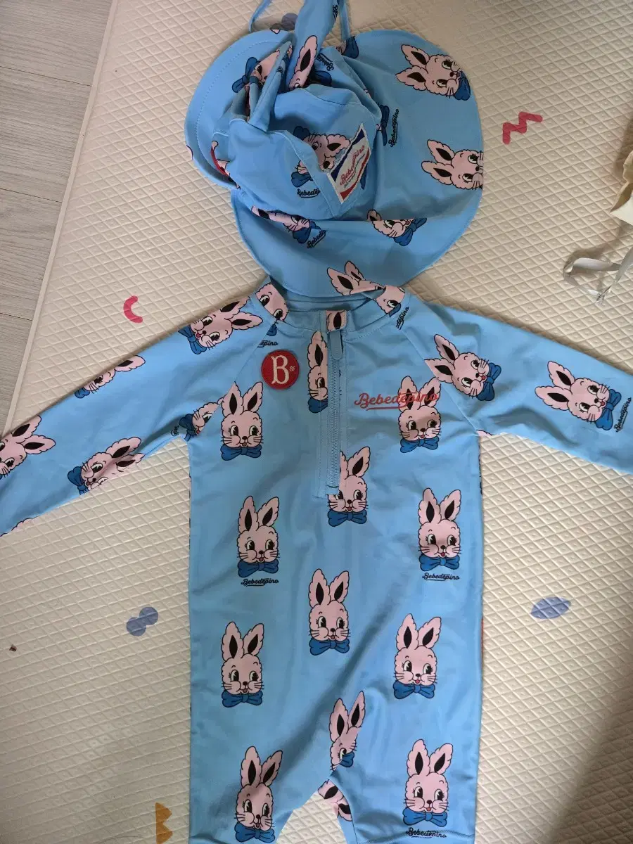 Bebe De Pino Rash Guard