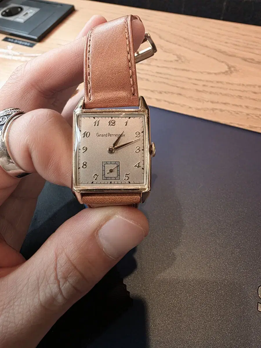 [GP] Girard Perregaux Square Small Second Hand-Winding (Manual) 26mm