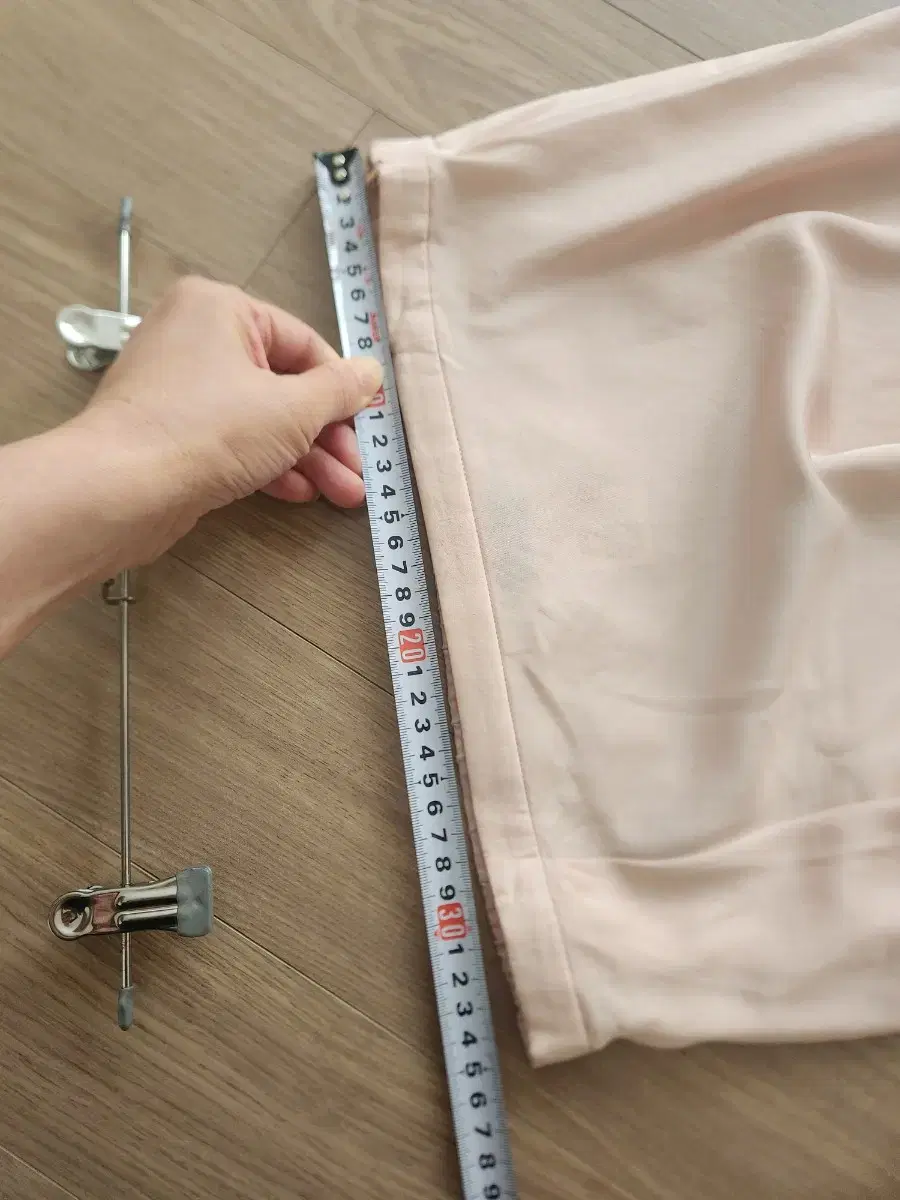 Hazzys glossy material skirt in apricot pink