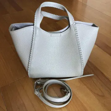 유나이티드 애로우즈 인조 가죽 공 체인 미니 토트백