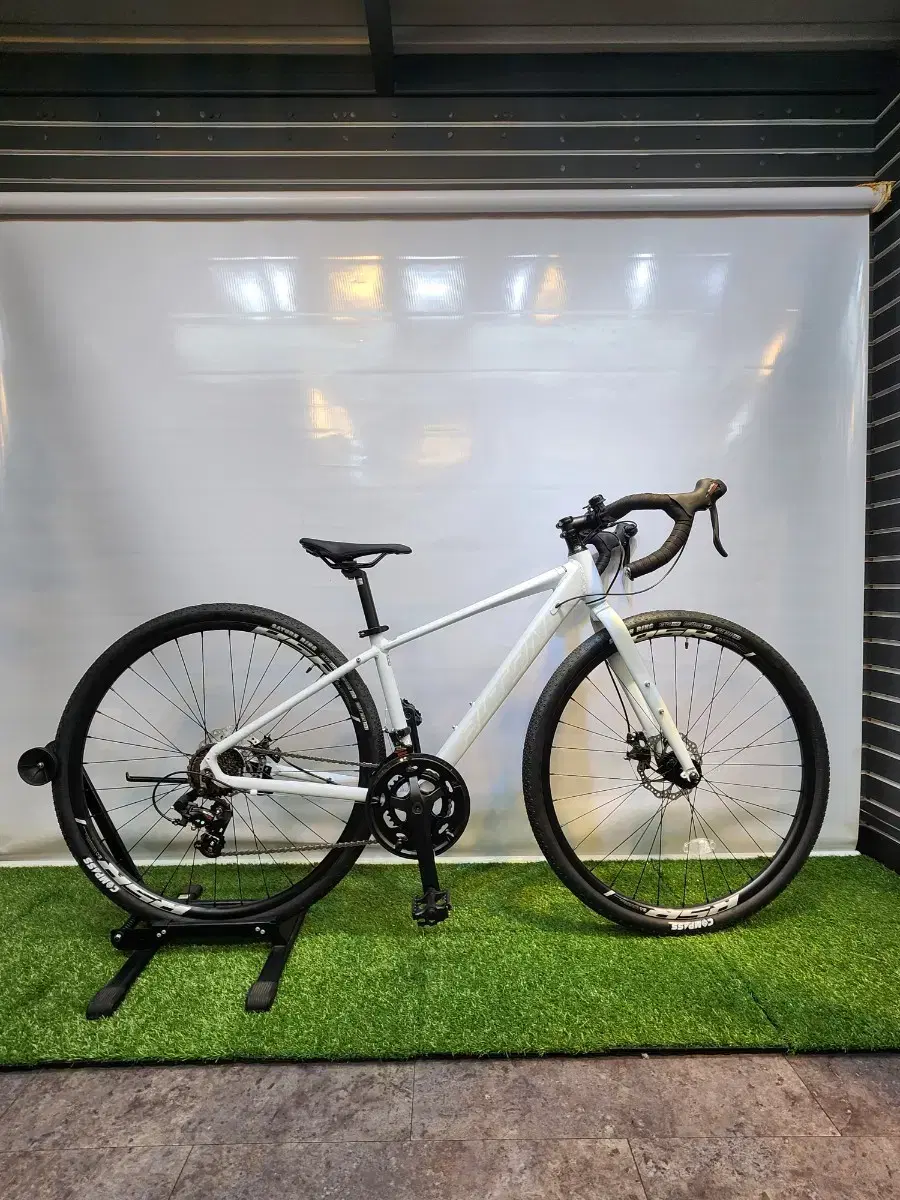 25 Alton Jarvis 14D Road Bike