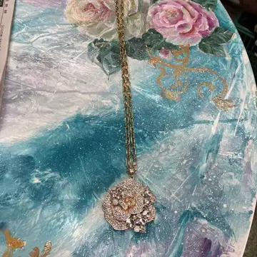 로즈 모티브 목걸이 골드