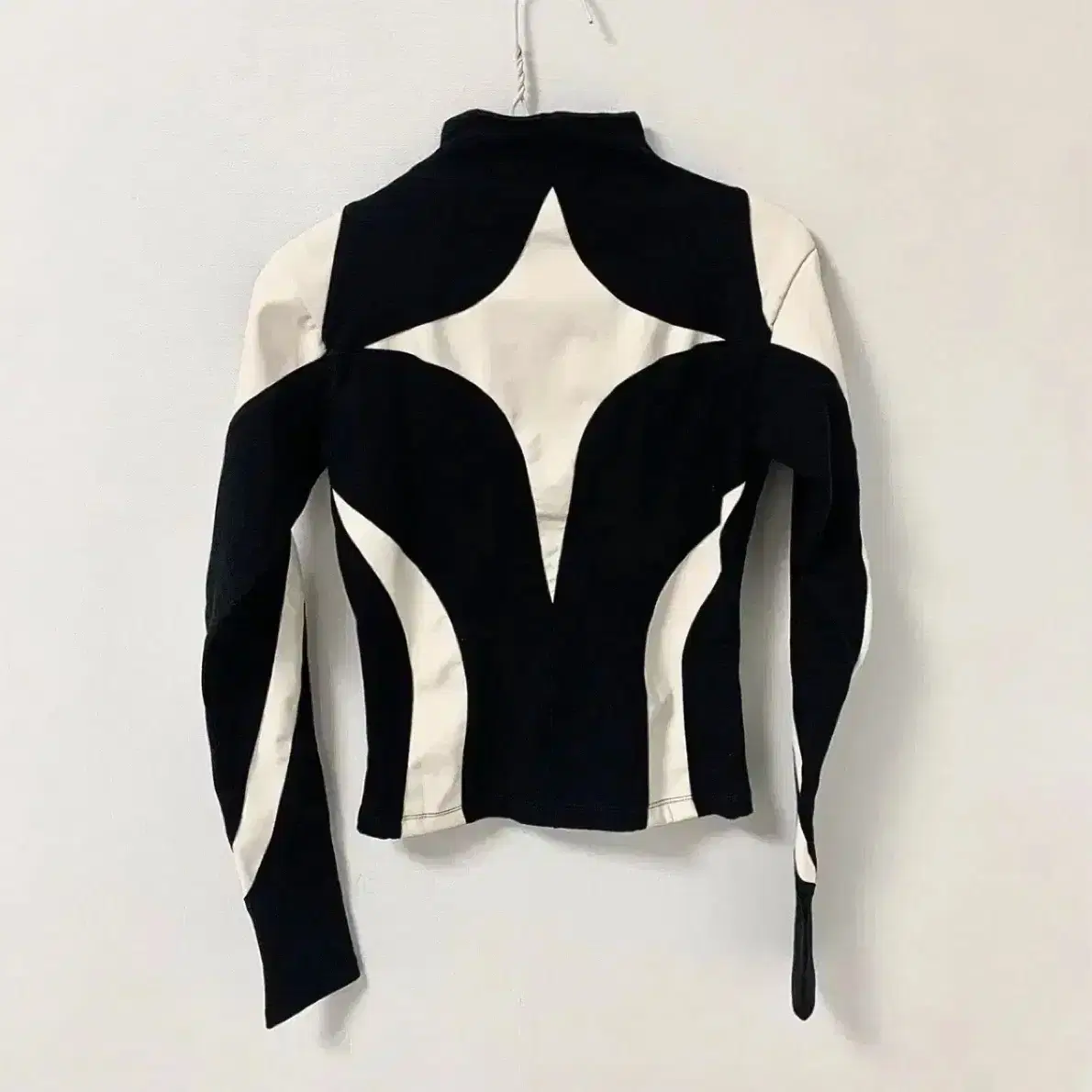 【BADBLOOD】 Bad Girls Loose Fit Top - Banana BAD BLOOD Bad Girls Loose Fit Top - Banana – SeoulSeoul
